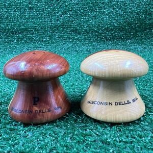 Vintage Wisconsin Dells Wooden Mushroom Shaped Salt & Pepper‎ Shakers 80's